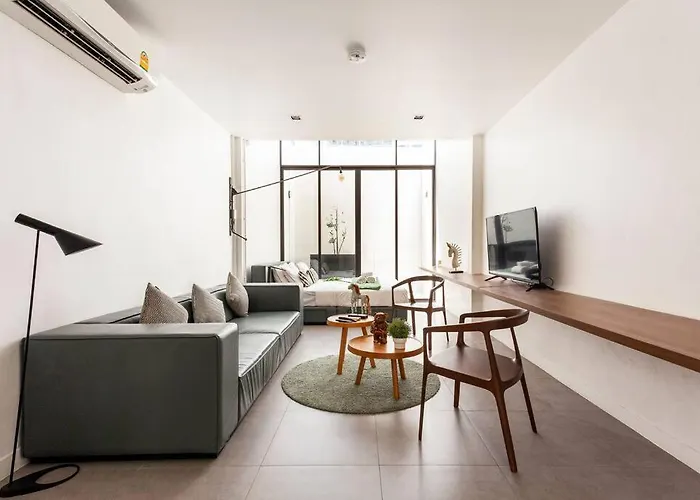 別墅 Miq_5br/silom Bts,mrt/wifi 1000mb/jacuzzi/16pax